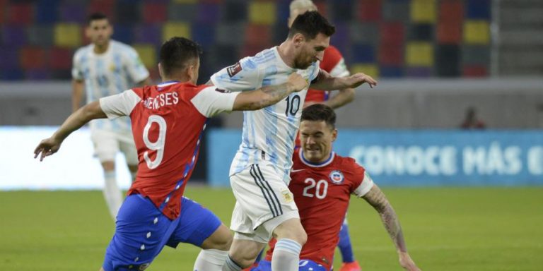 Empate entre Argentina y Chile en su debut dentro de la Copa América