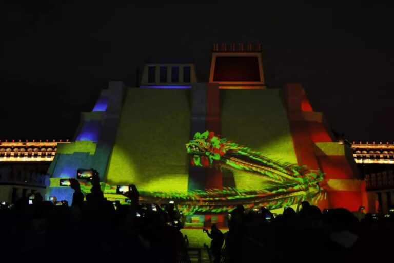 Noche de luz y sonido en el Zócalo