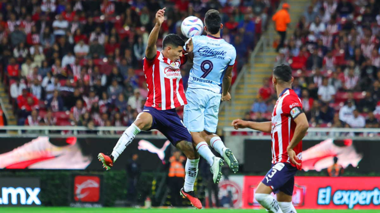 Goleada Histórica: Cruz Azul Domina 3-0 a Guadalajara y Recupera la Cima en el Clausura 2024