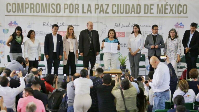 Clara Brugada firma el Compromiso por la Paz junto a coalición “Sigamos Haciendo Historia”