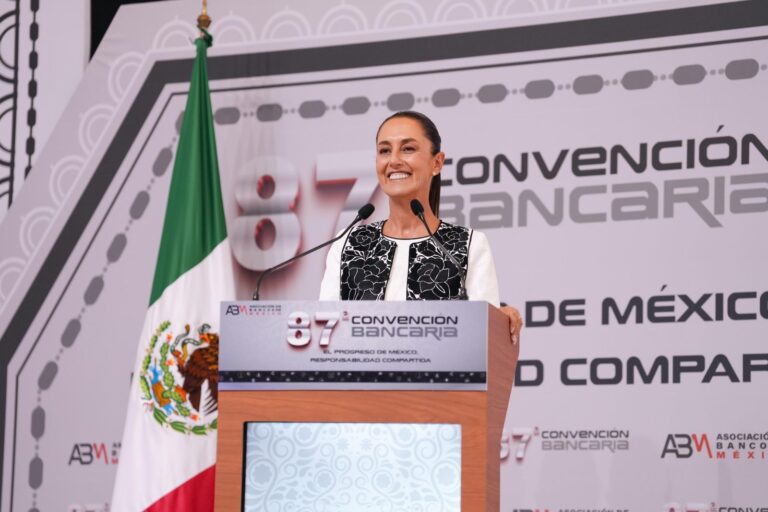 Claudia Sheinbaum augura un futuro próspero para México y convoca a banqueros a fortalecer el diálogo