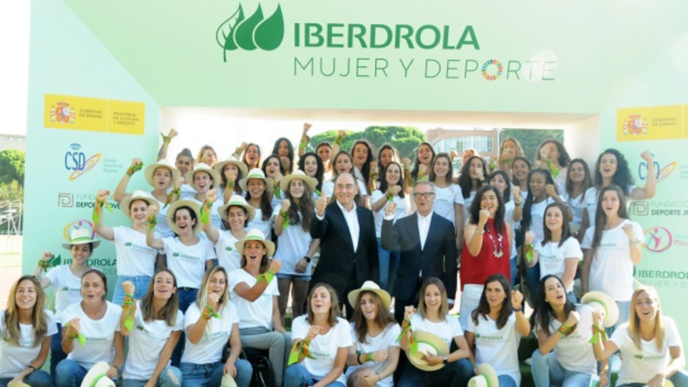 “Iberdrola refuerza su compromiso con el deporte femenino: ¡Ahora también apoya al ciclismo, golf y pádel!”