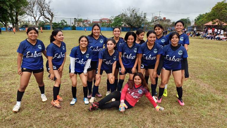 “Éxito en el Deporte Escolar: Selección Femenil de Fútbol y Voleibol de ESBAO Avanzan al Interprepas Estatal”